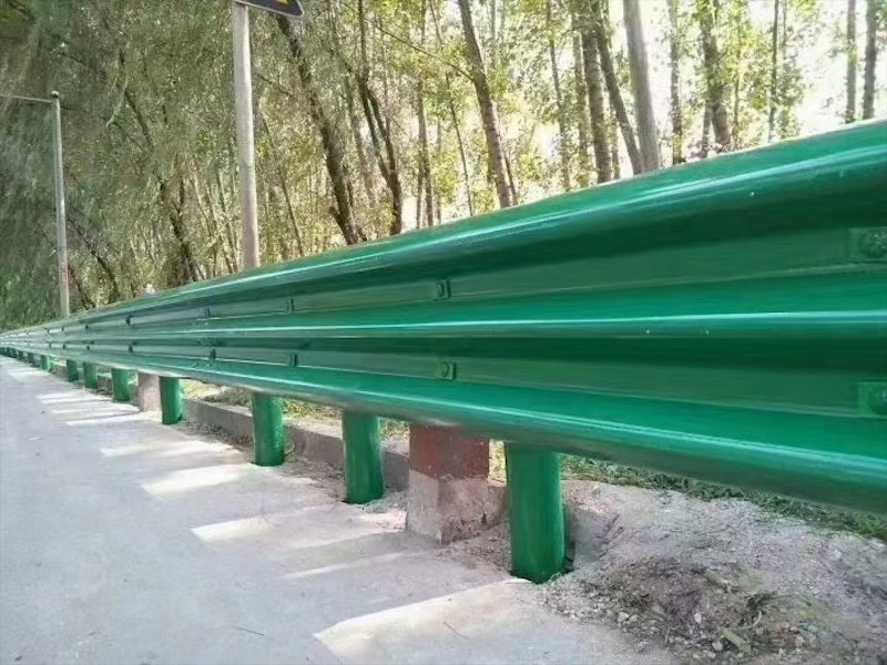 波形护栏应用实景