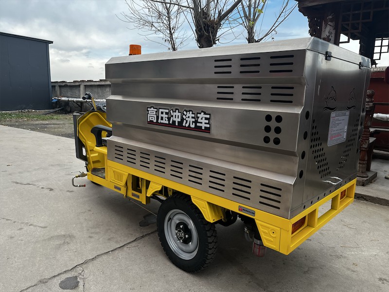 电动三轮高压清洗车工作示意