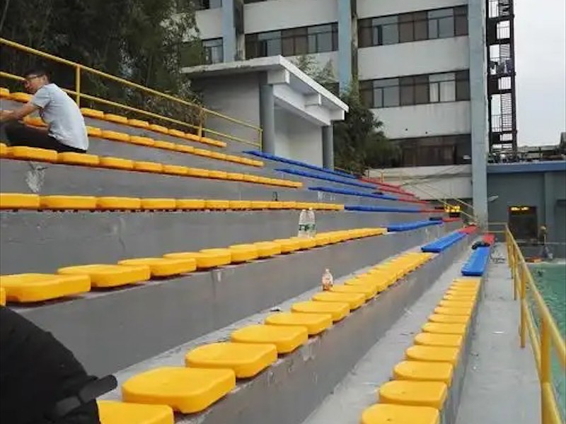 伸缩看台座椅安装效果