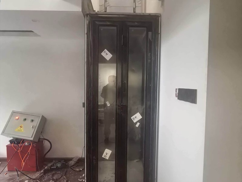 液压升降平台货梯工作场景