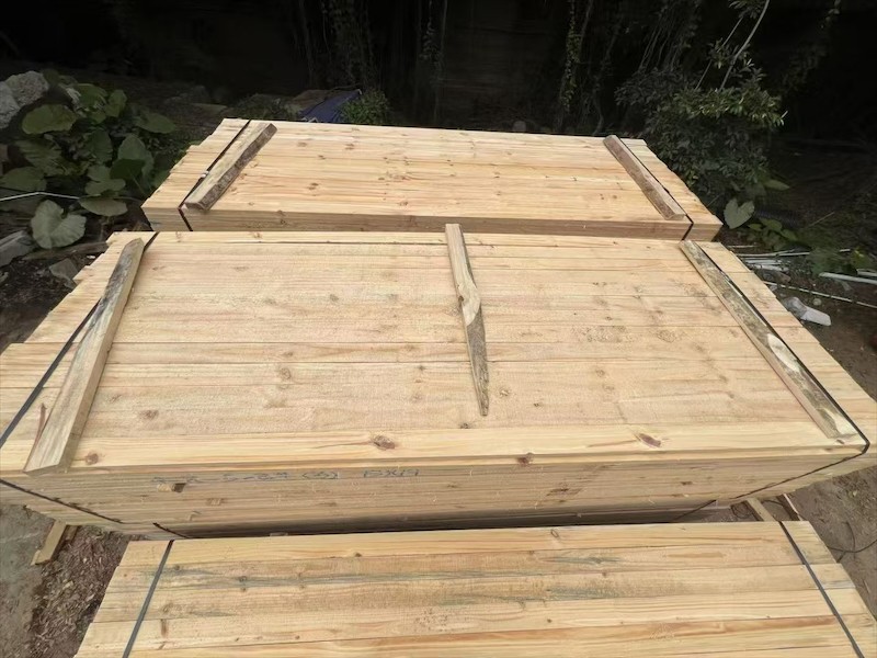 建筑木方堆场