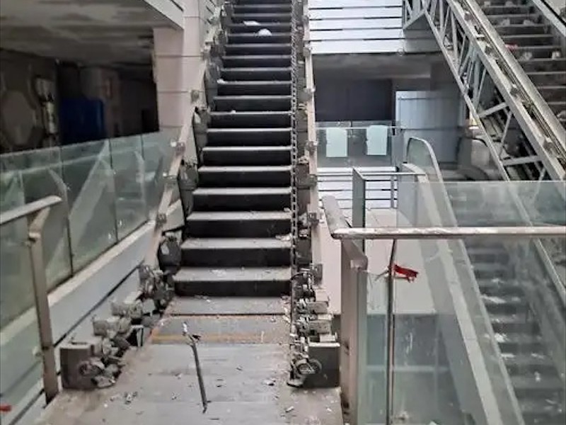 商场扶梯回收现场