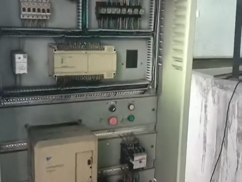 二手电梯回收现场
