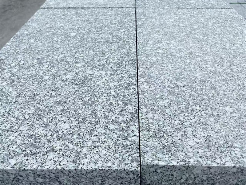 芝麻灰火烧板细节纹理