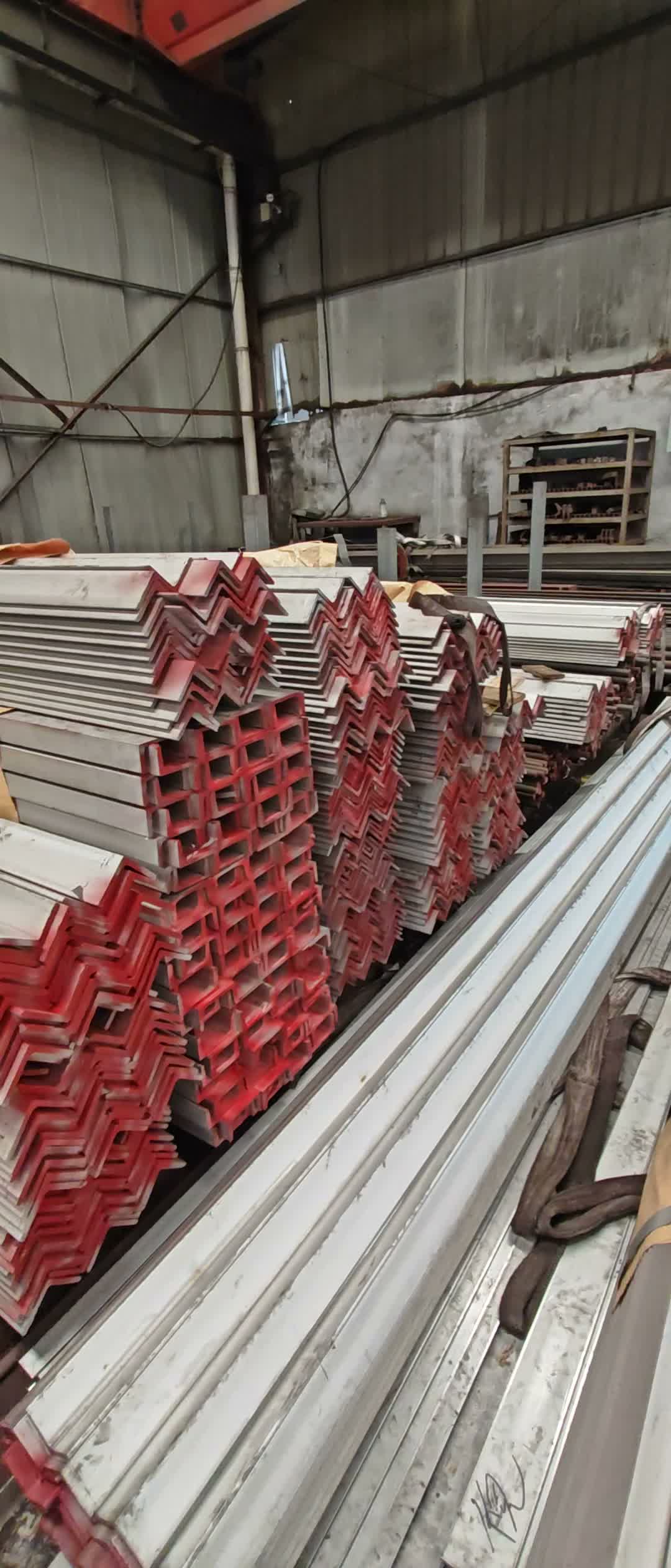 吕梁市汾阳市40x40x4mm不锈钢角钢 工程用热轧角钢供应