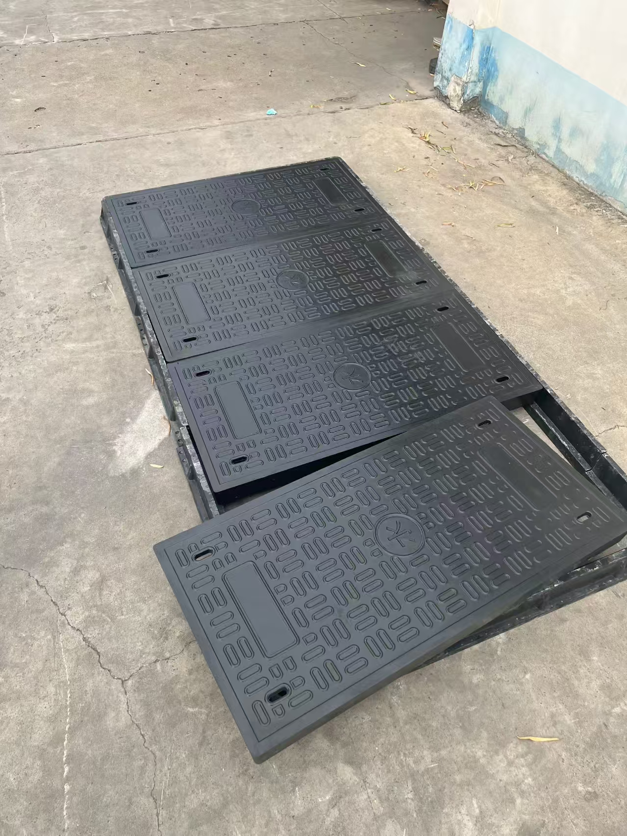 配电设施防护盖板安装：电力公司合作案例