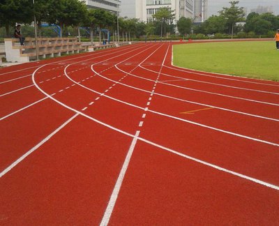 株洲市荷塘区学校操场塑胶地面施工常见问题及解决方案