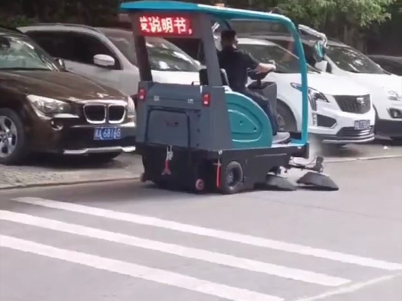 润州区扫地车
