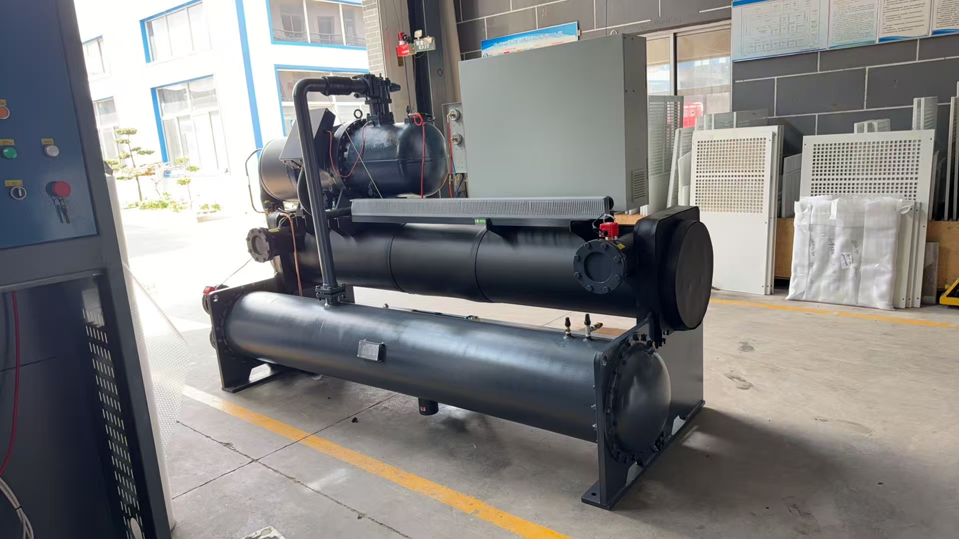 不锈钢螺杆冷水机组在赣州市崇义县化工领域的耐腐蚀解决方案