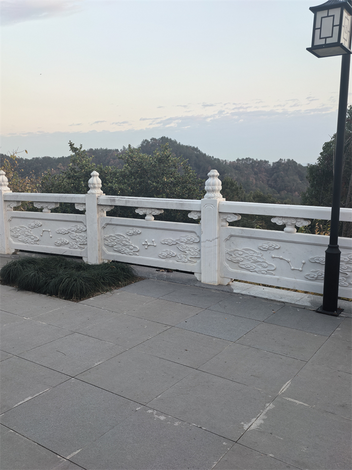 肇庆市高要区寺庙护栏定制：石雕工艺传承与宗教文化融合