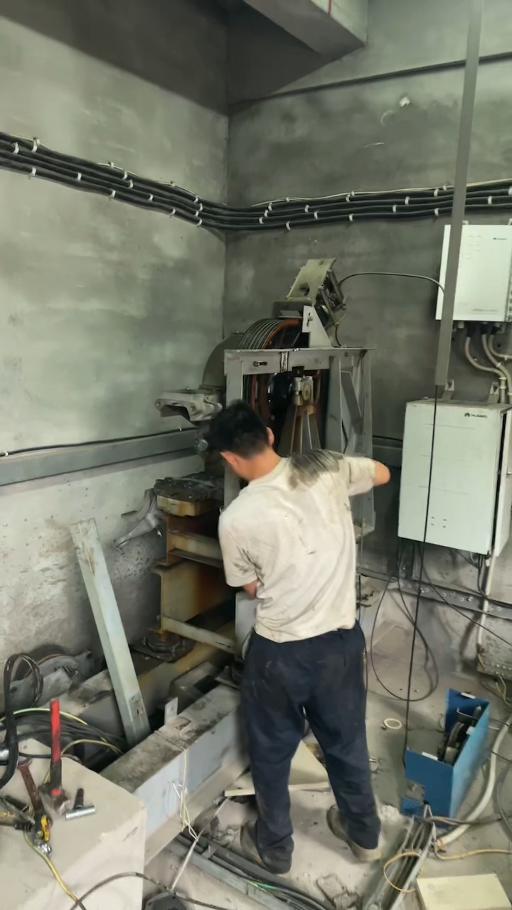 二手电梯整梯回收 专业团队上门拆除回收