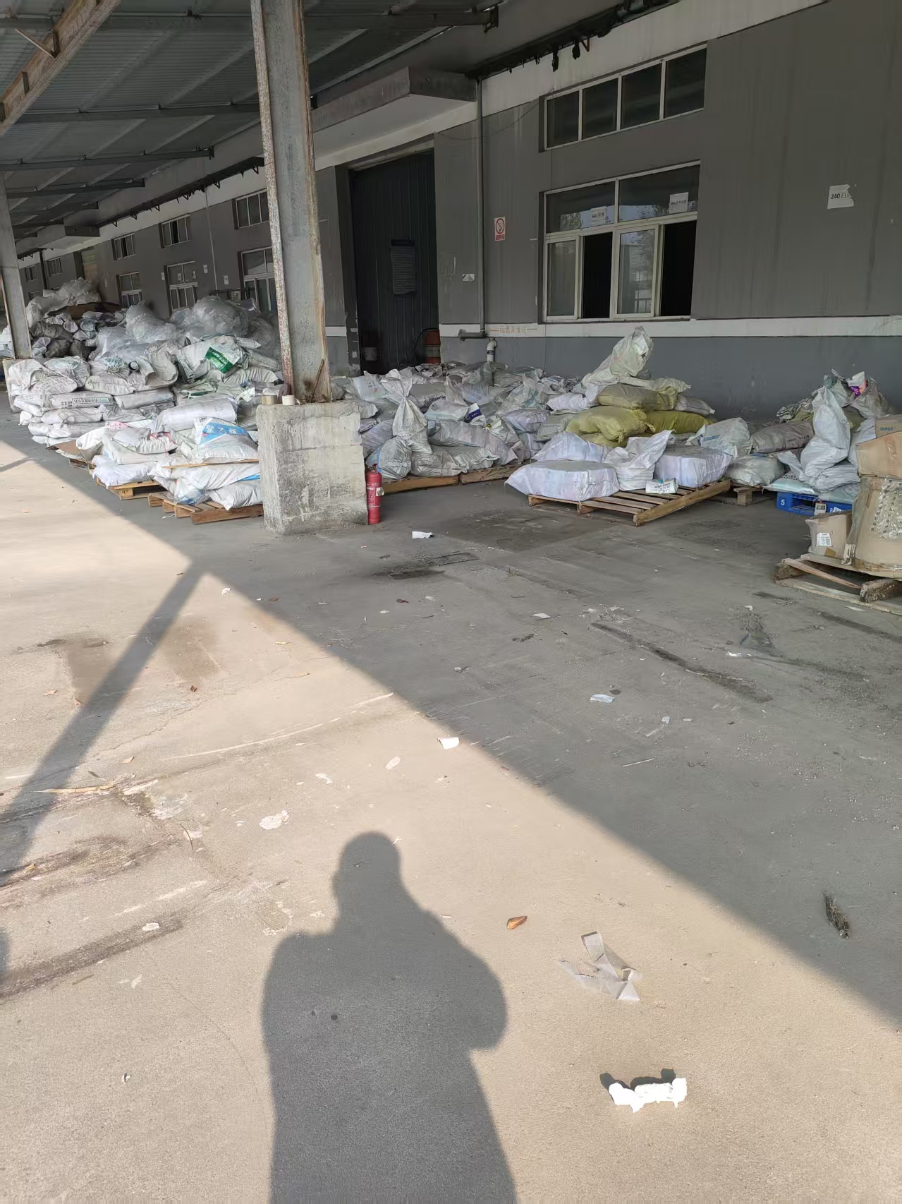 饲料袋回收中心：专业回收饲料企业废旧包装袋