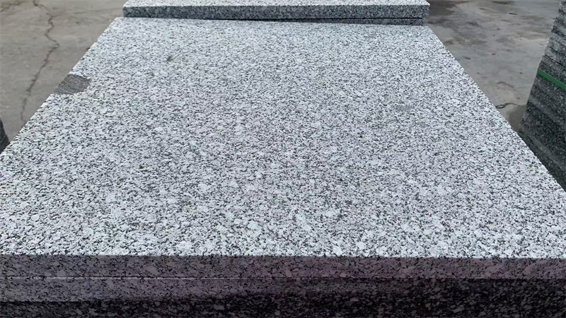 芝麻灰火烧板厂家直供 广场地铺工程优选材料