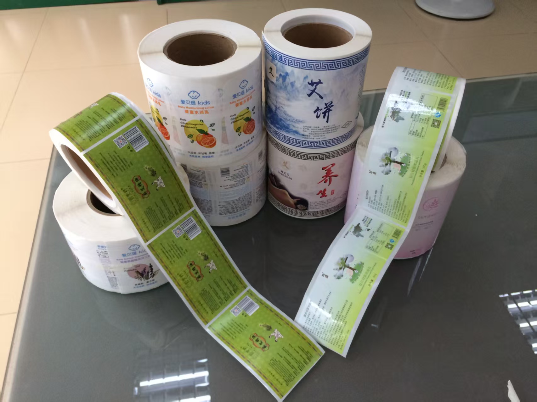 长春市榆树市透明不干胶标签印刷：饮料瓶/礼品盒包装，提升视觉档次
