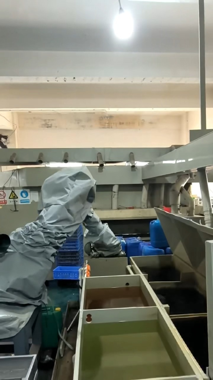阿克苏地区沙雅县喷漆机器人：解决人工喷涂难题的智能方案